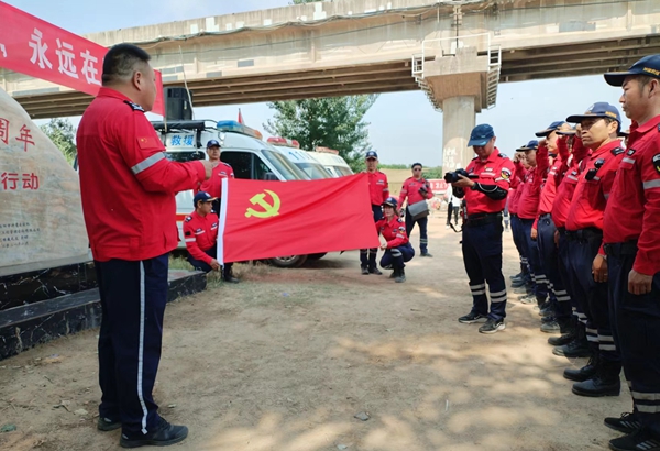 保护母亲河 神鹰在行动